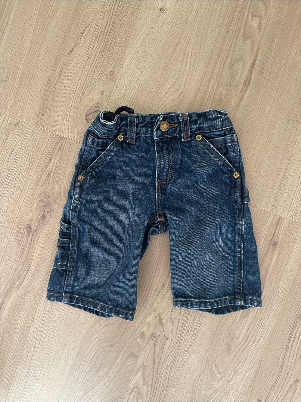 LEVI Kids Jean Cargo Shorts. (3T)